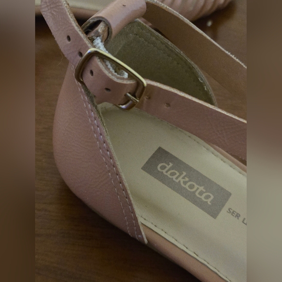 Dakota Pink Open Toe Sandals with Silver Embellishment Size 7 Like New! - Picture 7 of 8